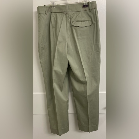 J Crew Willa Chino. Relaxed, straight leg- pintucks down the front. Size 6. - Picture 3 of 7